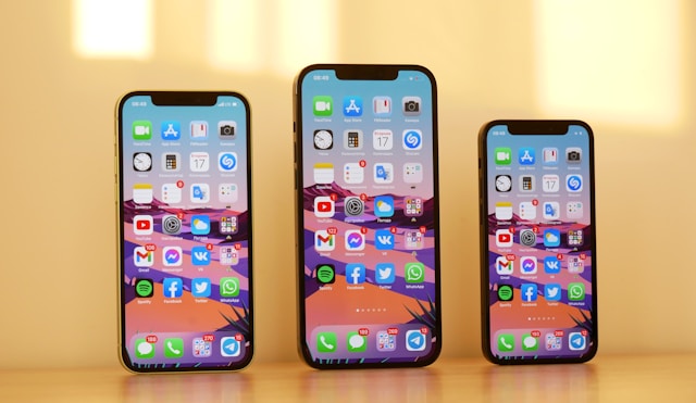 3_iPhones